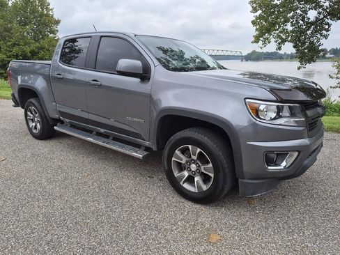 Used 2018 Chevrolet Colorado Z71 w/ LPO, Door Decal Package AWD/4WD image 5