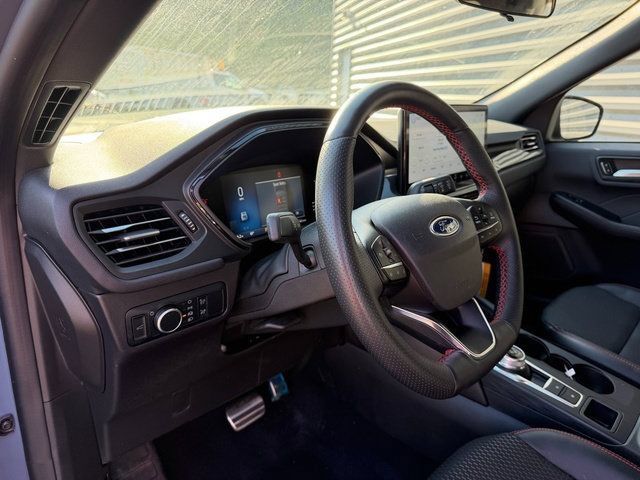 Used 2024 Ford Escape ST-Line w/ Tech Pack #1 AWD/4WD image 15