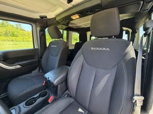 Used 2016 Jeep Wrangler Unlimited Sahara w/ Dual Top Group AWD/4WD image 13