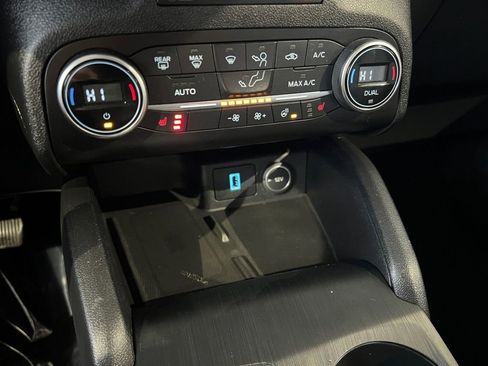 Used 2020 Ford Escape Titanium image 33