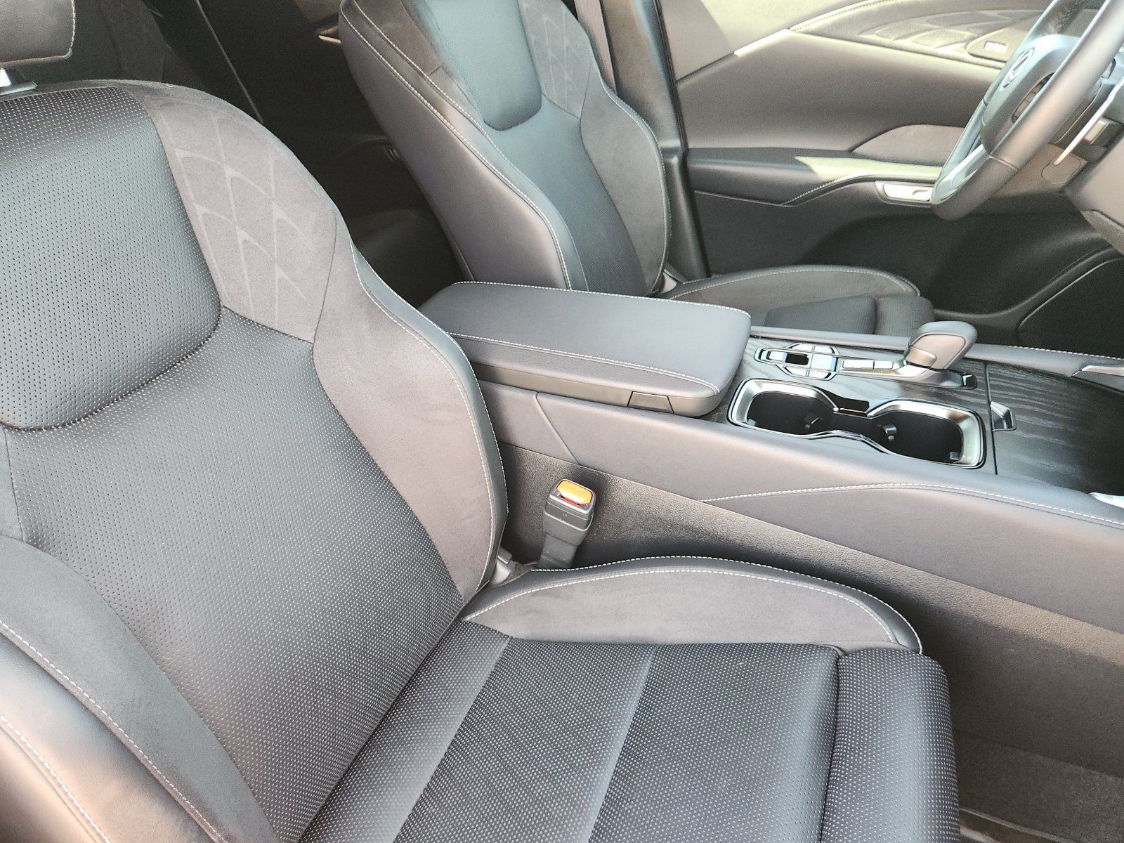 Used 2025 Lexus RX 450h AWD w/ Convenience Package image 16