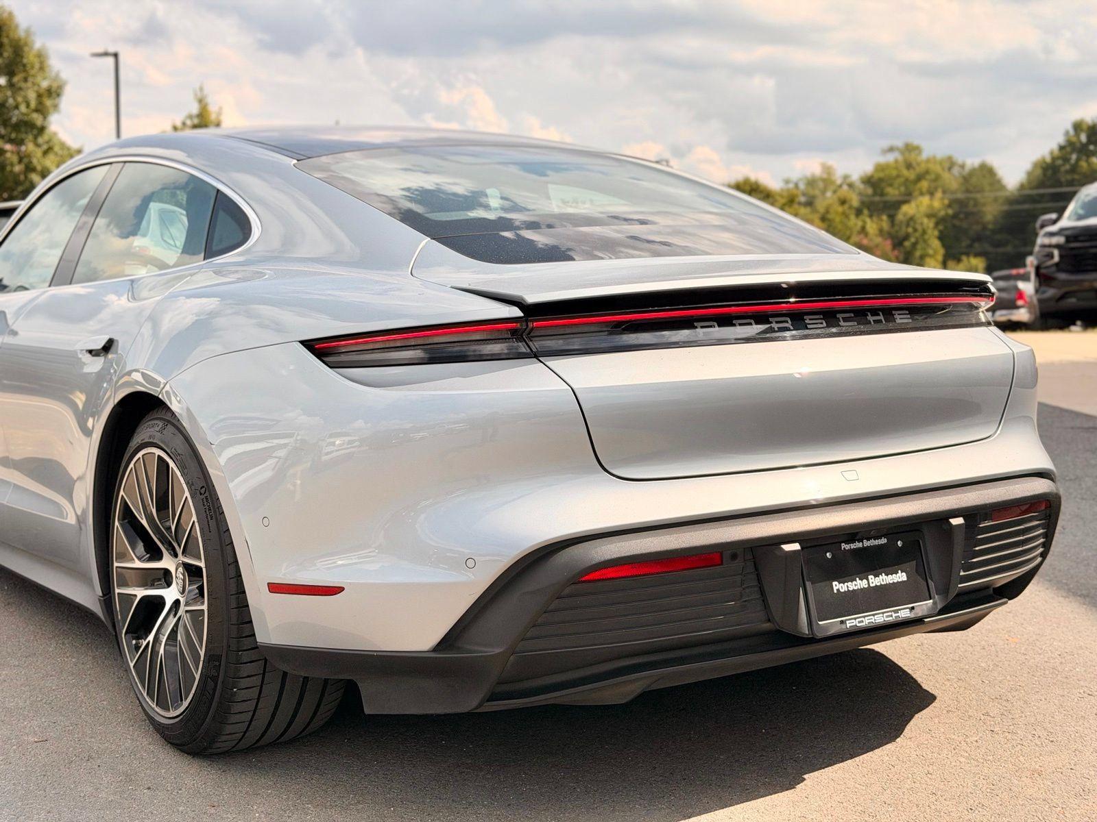 Used 2020 Porsche Taycan 4S w/ Premium Package AWD/4WD image 5