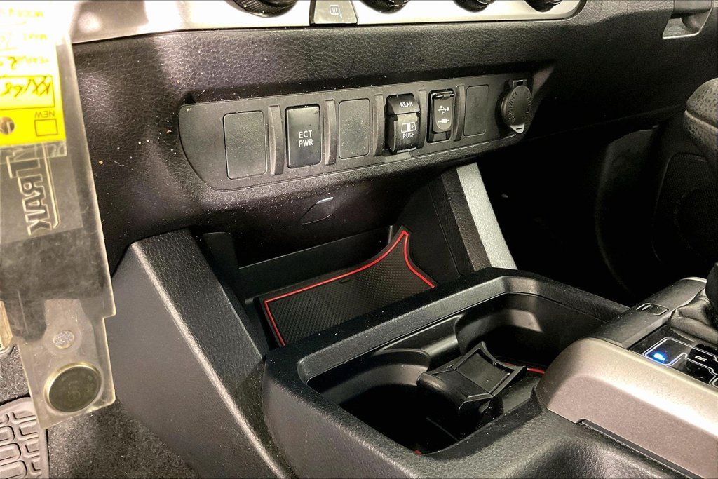 Used 2019 Toyota Tacoma SR5 AWD/4WD image 29