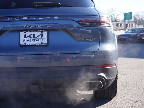 Used 2019 Porsche Cayenne E-Hybrid image 18