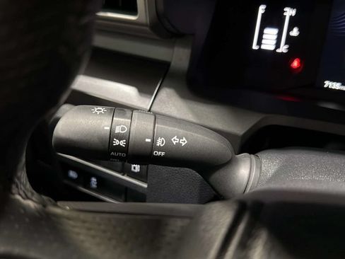 Used 2025 Toyota 4Runner SR5 AWD/4WD image 32