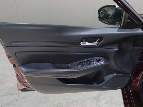 Used 2024 Nissan Altima 2.5 SV AWD/4WD image 12