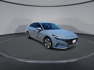 Used 2022 Hyundai Elantra Limited FWD video 2