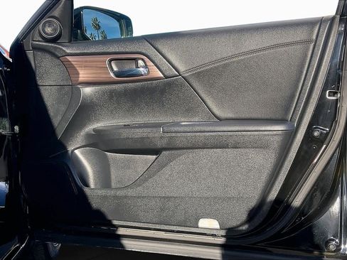 Used 2017 Honda Accord Hybrid Sedan image 23