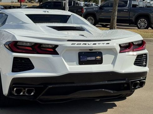 Used 2023 Chevrolet Corvette Stingray Premium Conv w/ Z51 Performance Package RWD image 7