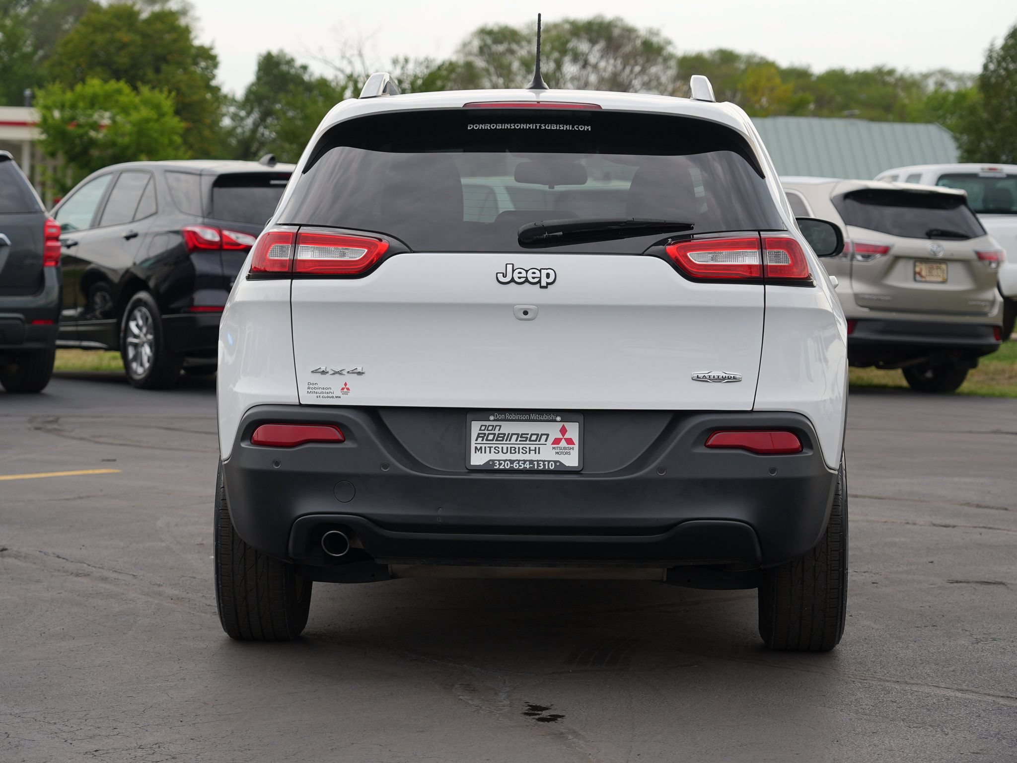 Used 2018 Jeep Cherokee Latitude w/ Safety Group AWD/4WD image 4