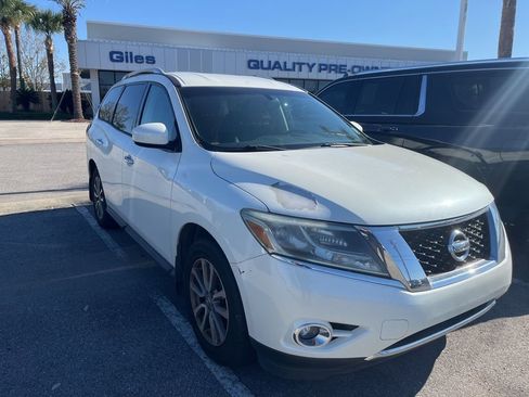 Used 2015 Nissan Pathfinder SV w/ Trailer Tow Package image 3