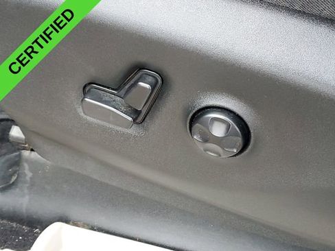 Used 2018 Chrysler Pacifica Touring-L image 36