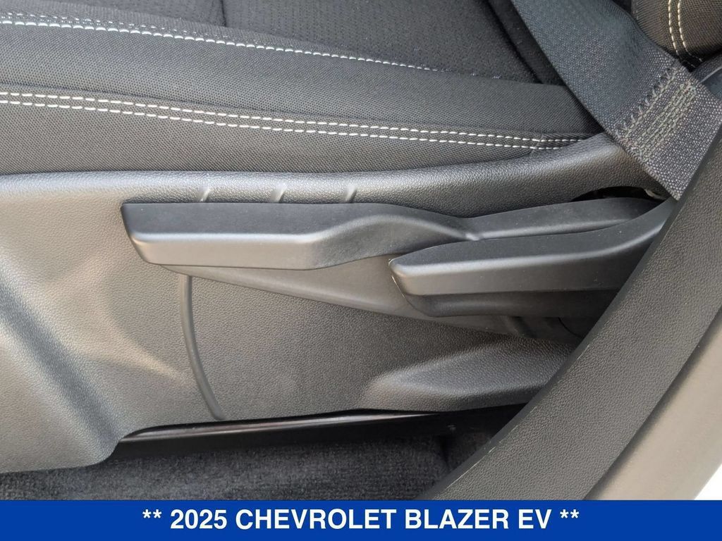 New 2025 Chevrolet Blazer EV LT AWD/4WD image 13