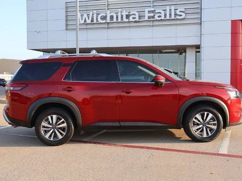 Certified 2023 Nissan Pathfinder SL FWD image 5