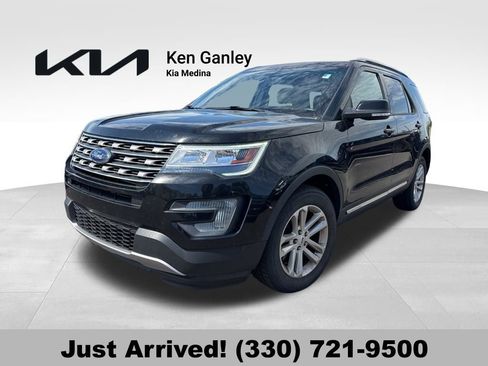 Used 2017 Ford Explorer XLT FWD image 1