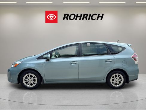 Used 2016 Toyota Prius V Three FWD image 9