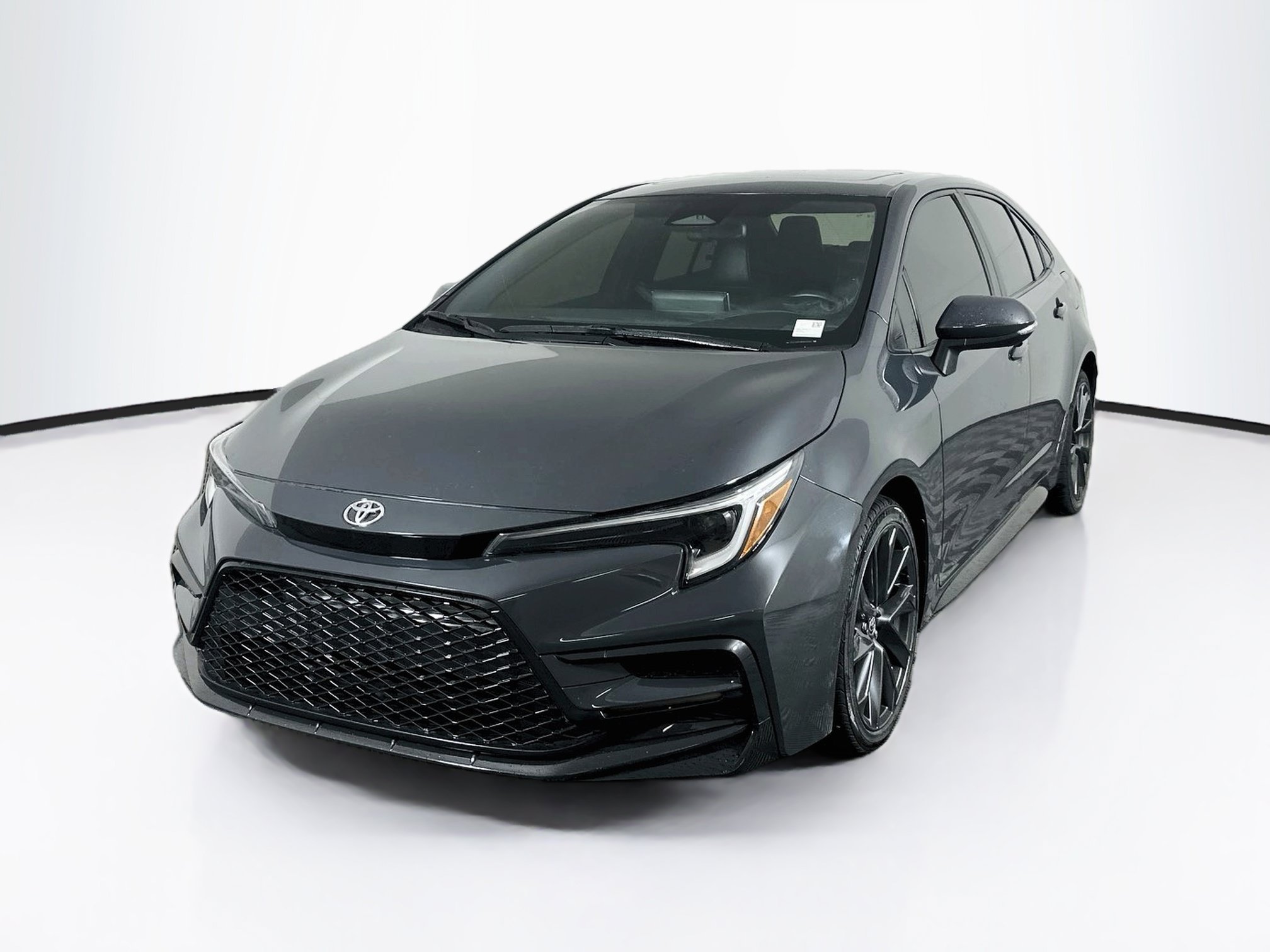 Used 2024 Toyota Corolla XSE FWD image 3
