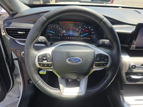 Used 2023 Ford Explorer XLT w/ Equipment Group 202A RWD image 10