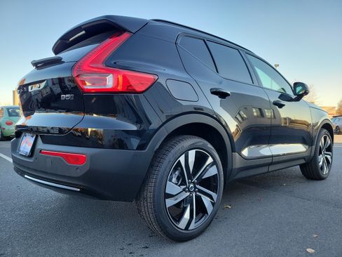 New 2025 Volvo XC40 B5 Plus w/ Protection Package Premier AWD/4WD image 4
