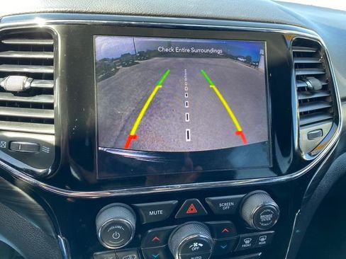 Used 2020 Jeep Grand Cherokee Altitude image 20