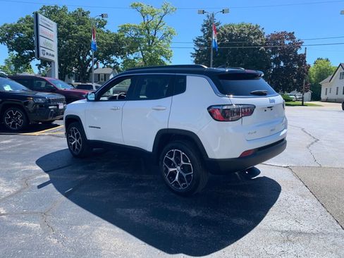 Used 2024 Jeep Compass Limited AWD/4WD image 5