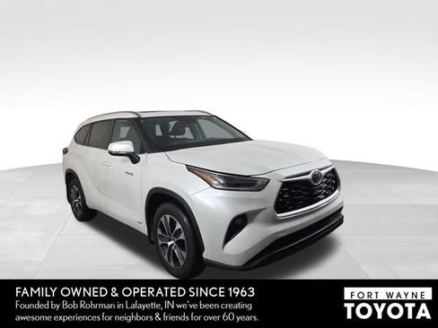 Used 2021 Toyota Highlander XLE AWD/4WD image 4