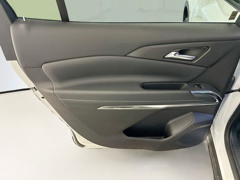 Used 2025 Chevrolet Traverse LT AWD/4WD image 26