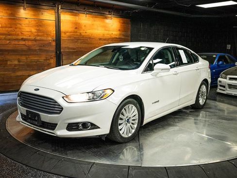 Used 2015 Ford Fusion SE w/ Equipment Group 502A image 2