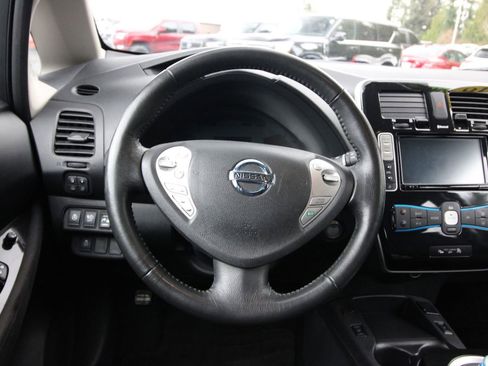 Used 2016 Nissan Leaf SV image 12