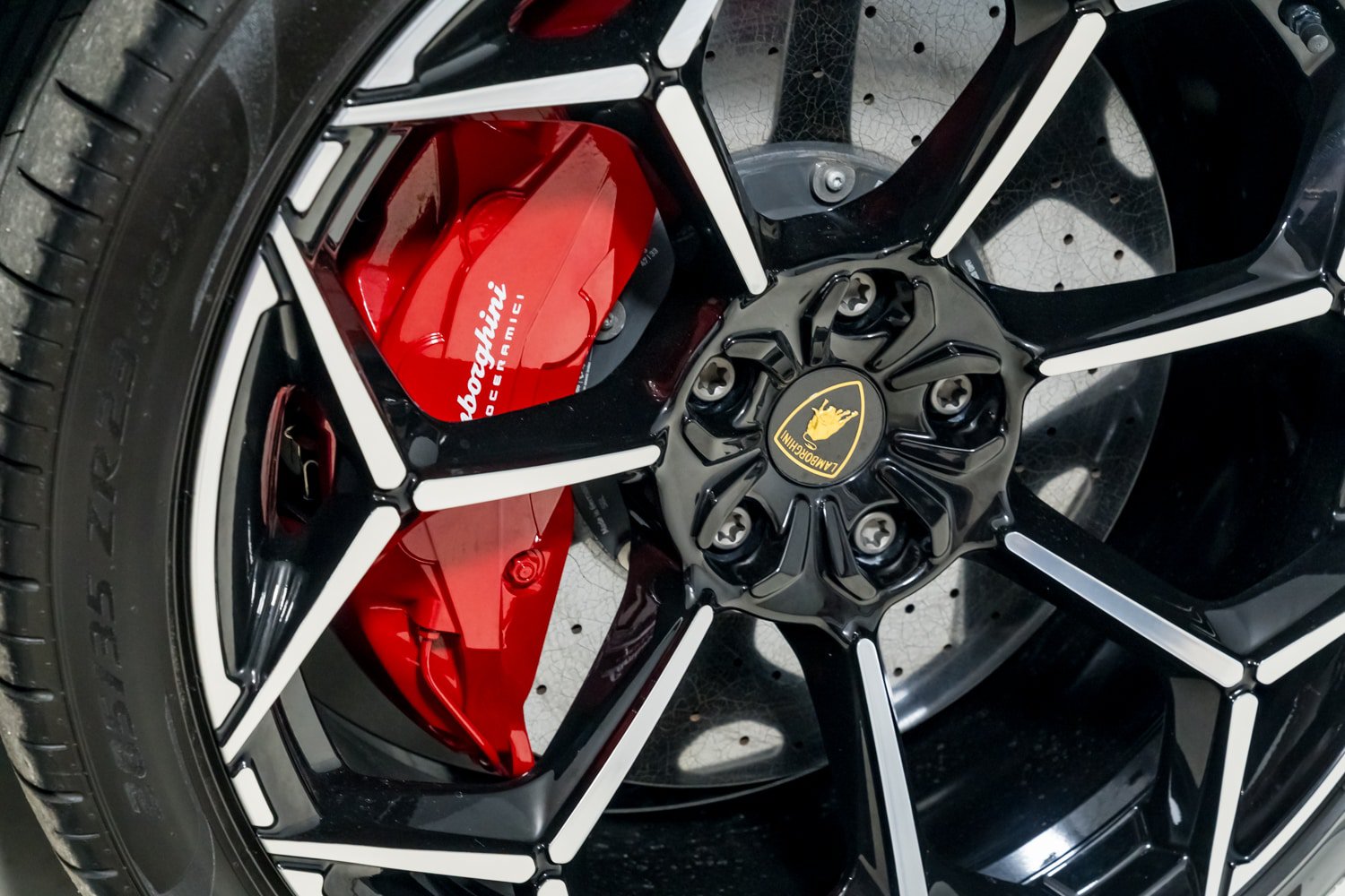 Used 2024 Lamborghini Urus Performante AWD/4WD image 39