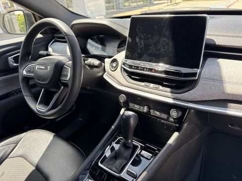 Used 2024 Jeep Compass Latitude AWD/4WD image 11