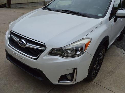 Used 2017 Subaru Crosstrek 2.0i Premium w/ Moonroof Package AWD/4WD image 3
