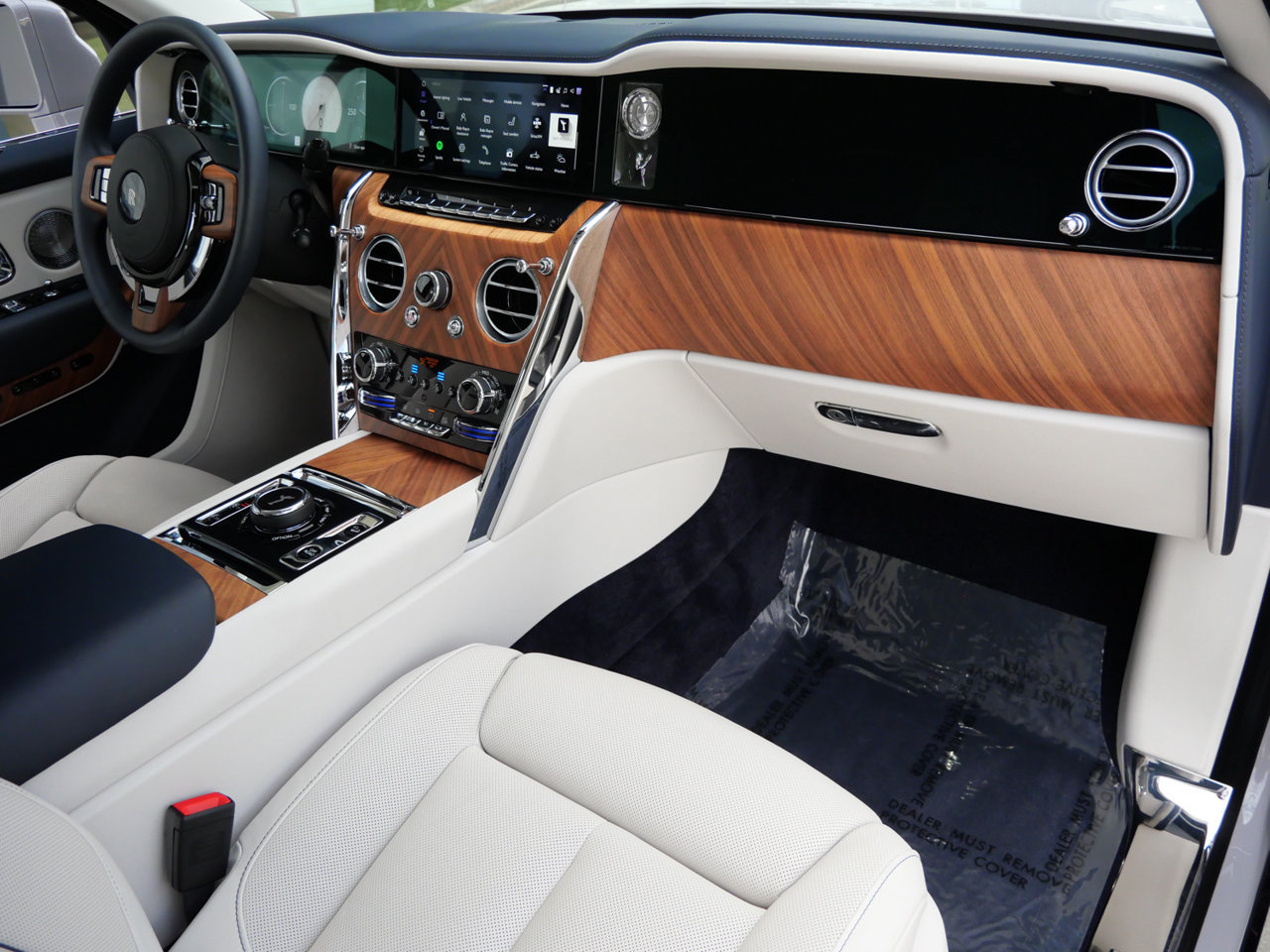 Used 2025 Rolls-Royce Cullinan AWD/4WD image 18