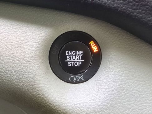 Used 2019 Jeep Cherokee Limited image 27