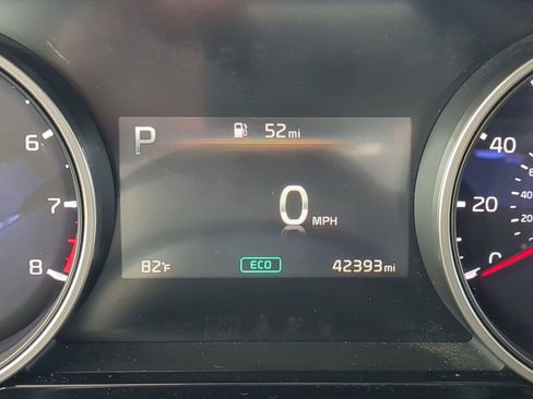 Used 2024 Kia Carnival EX image 29