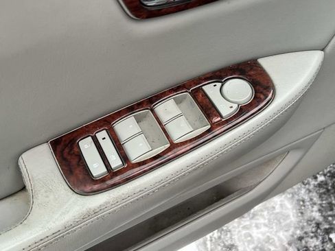 Used 2006 Cadillac DTS w/ Trunk Convenience Package image 17