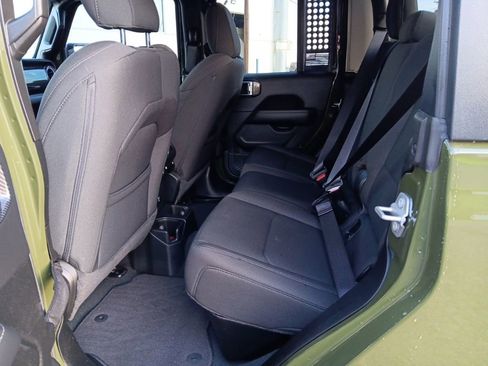 Used 2023 Jeep Gladiator Overland AWD/4WD image 30