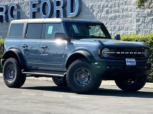 New 2025 Ford Bronco Outer Banks w/ Sasquatch Package image 2