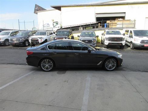 Used 2018 BMW 540i xDrive image 9