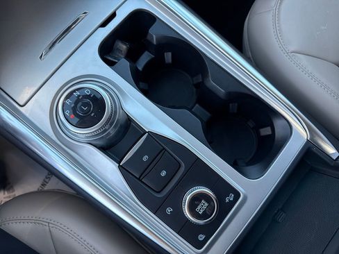 Used 2023 Ford Explorer XLT w/ Equipment Group 202A image 39