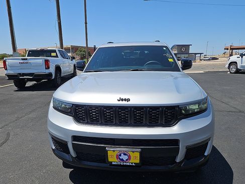 Used 2025 Jeep Grand Cherokee L Limited w/ Black Appearance Package RWD image 8