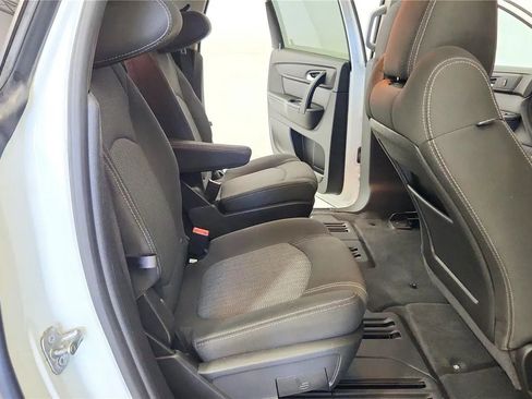 Used 2017 Chevrolet Traverse LT w/ Style and Technology Package FWD image 38