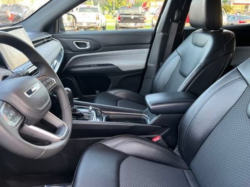 Used 2024 Jeep Compass Latitude AWD/4WD image 10