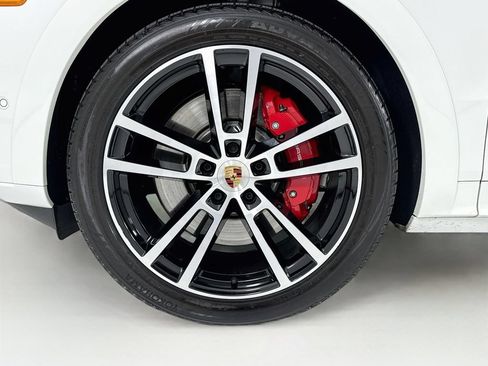 Certified 2025 Porsche Cayenne GTS w/ Premium Package Plus AWD/4WD image 33