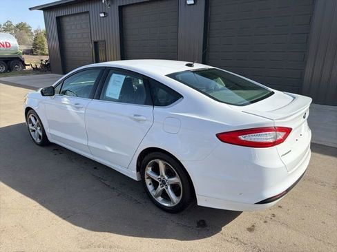 Used 2016 Ford Fusion SE FWD image 3
