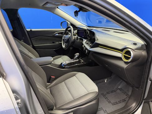 Used 2024 Chevrolet Trax LT w/ Driver Confidence Package FWD image 23