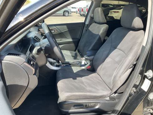 Used 2017 Honda Accord EX image 13