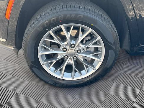 Used 2024 Jeep Grand Cherokee L Summit AWD/4WD image 35
