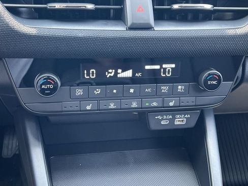 Used 2026 Subaru Outback Premium w/ Premium/Limited Package 2 AWD/4WD image 16