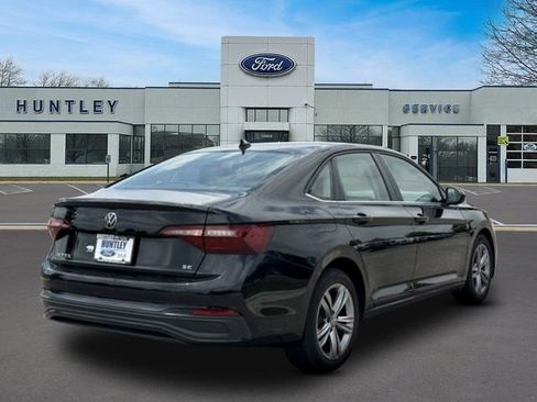 Used 2024 Volkswagen Jetta SE FWD image 4